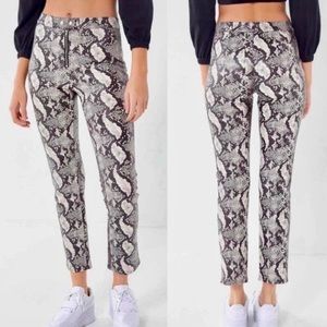 URBAN OUTFITTERS Maia Soft Faux Leather High Waist Snakeskin Pants. NWOT Sz 0